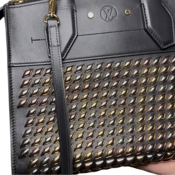 Louis Vuitton Black and Gold Shoulder Bag - Picture 7 of 12